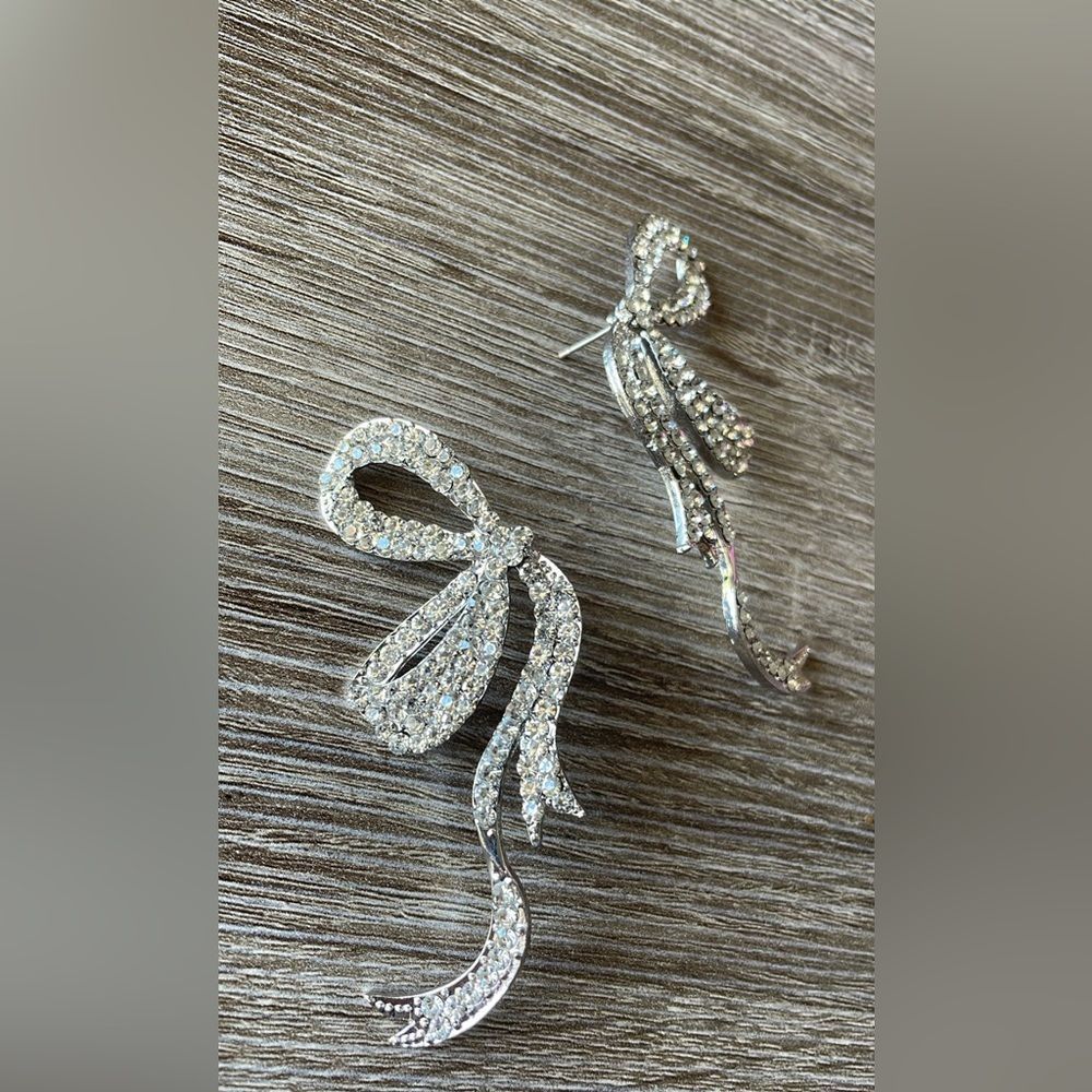 Half bow rhinestone earringsāA107 - Picture 2 of 3